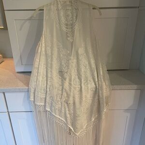 Flocked fringed topper.